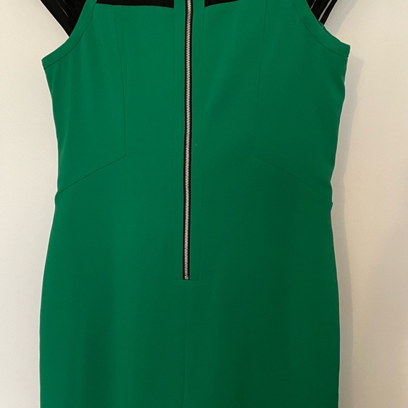 Julia Jordan Dress with shoulder detail - Picture 2 of 3